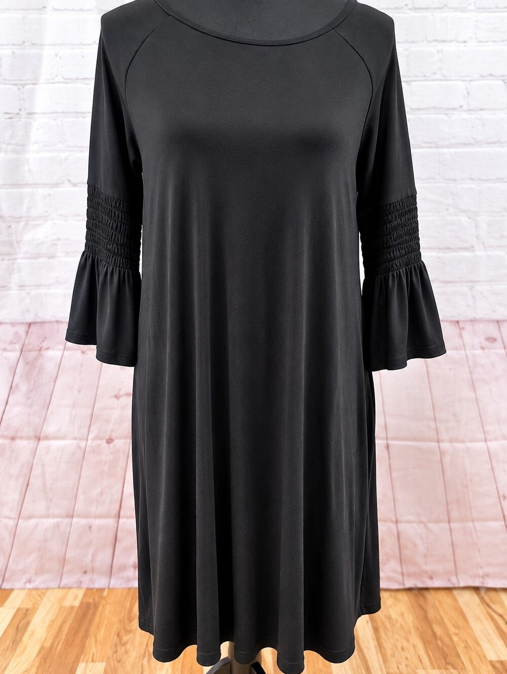 Women's Black Flare-Sleeve Shift Top